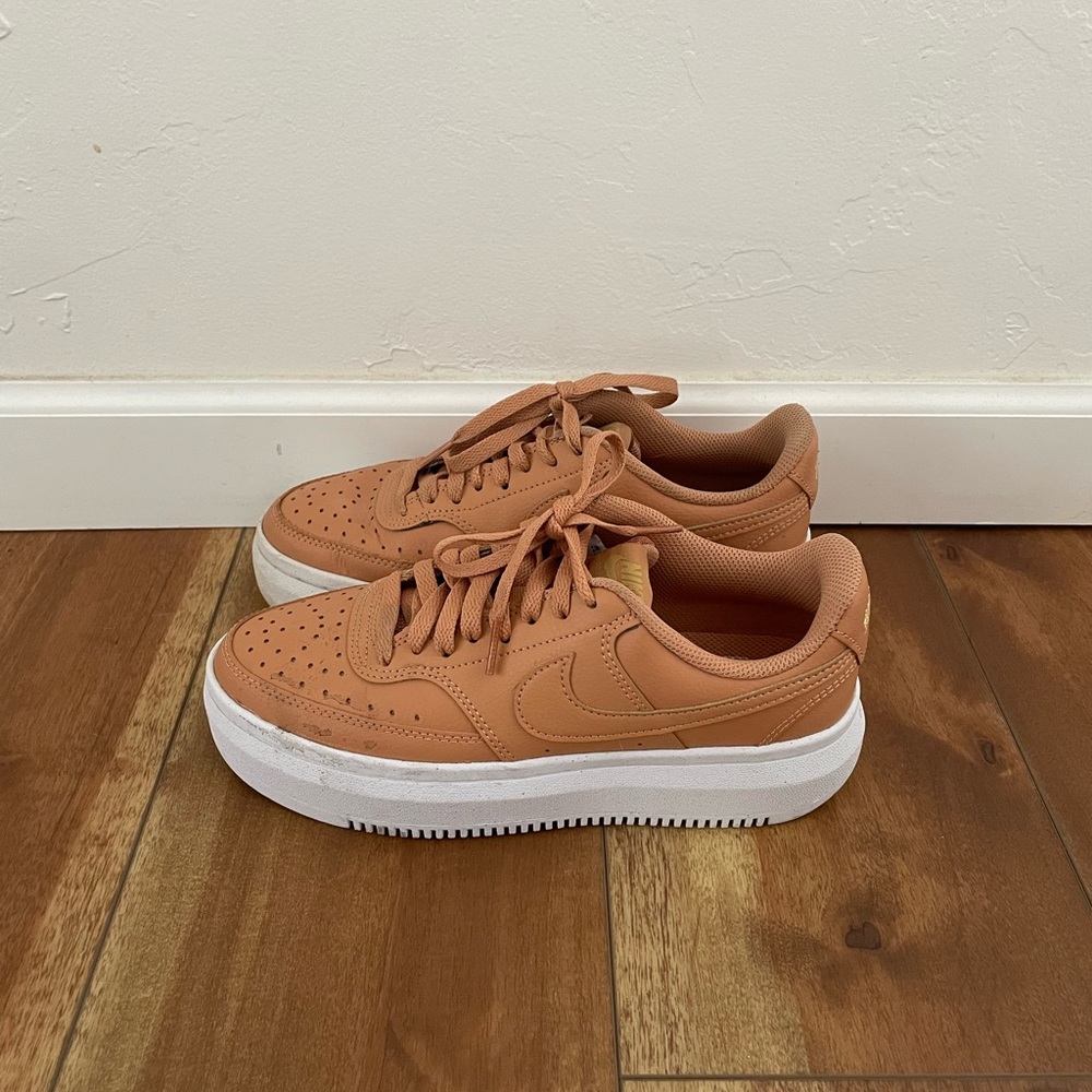Nike - Platform Court Vision
